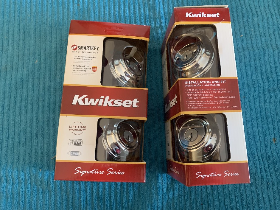 <p>4 x Kwikset Smart Key Double Cylinder Deadbolts (Unused)</p>