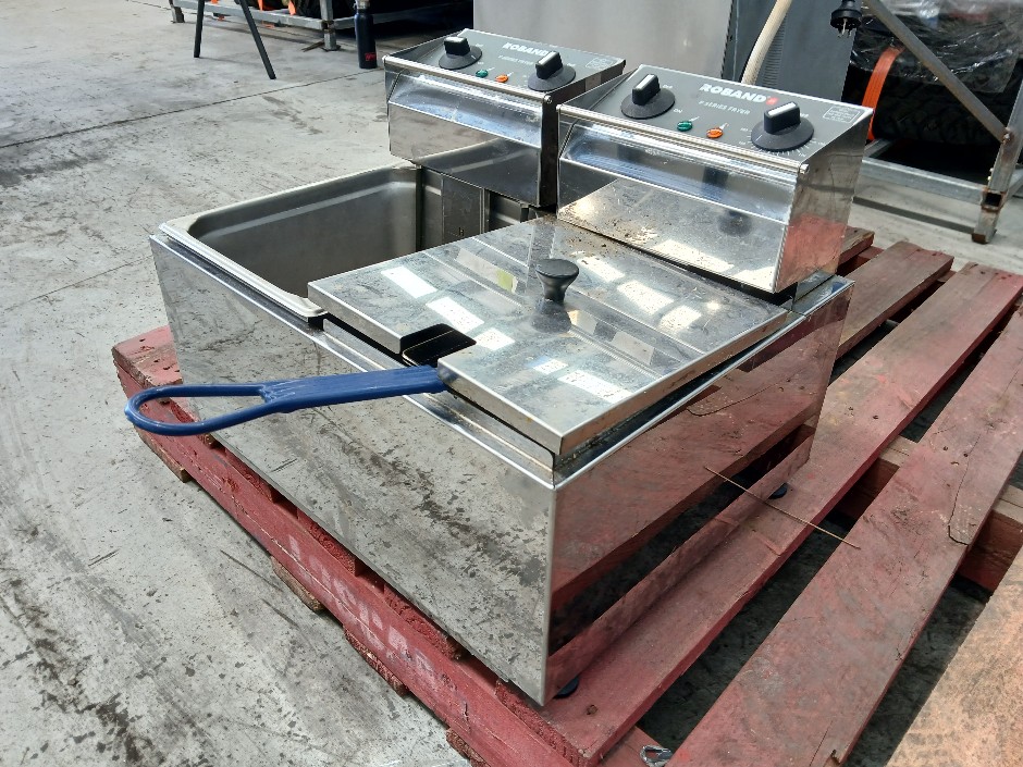 <p>Roband F28 Double Pan Counter Top Deep Fryer</p>