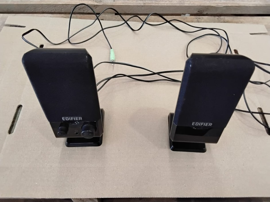 <p>DELL optiplex 760 with Edifier M1250 Speakers</p>