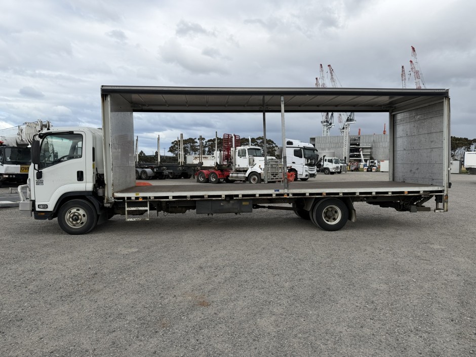 2015 Isuzu FRR 500 Long   4x2 Curtainsider