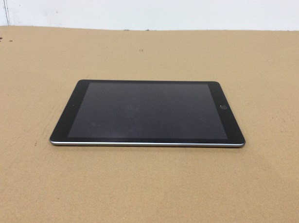 APPLE iPad 5 (A1822) Tablet 32GB