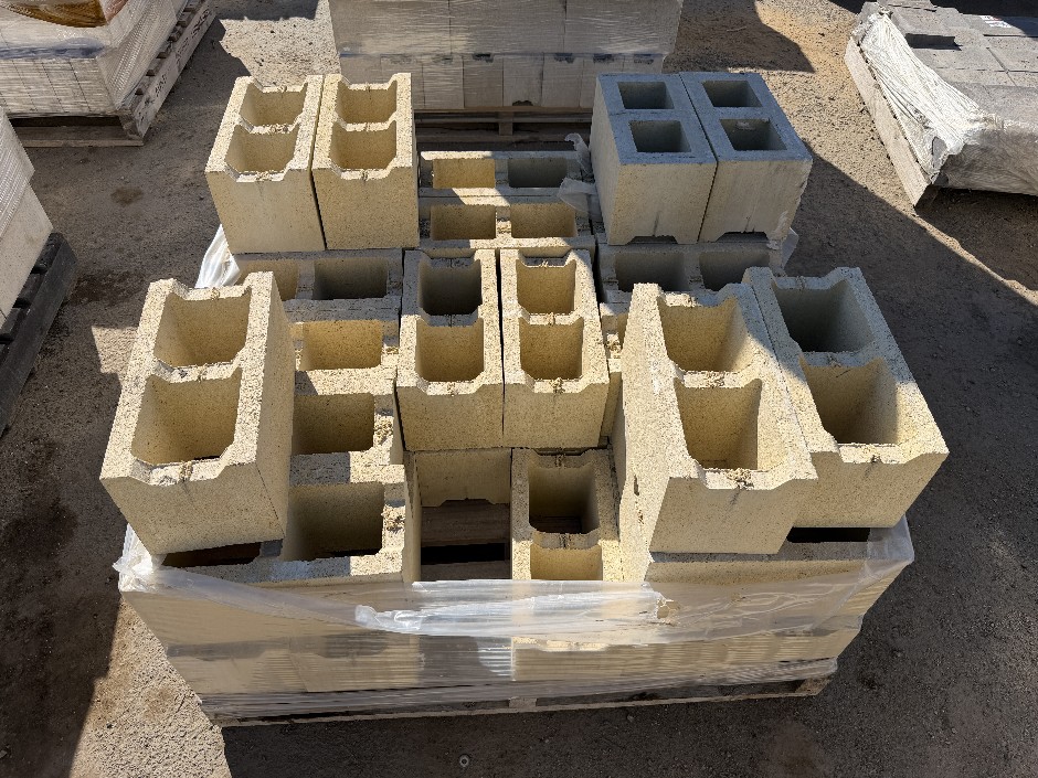 <p>Concrete Building Blocks - Code 15.421 Cream with Smooth Face 140mm x 39