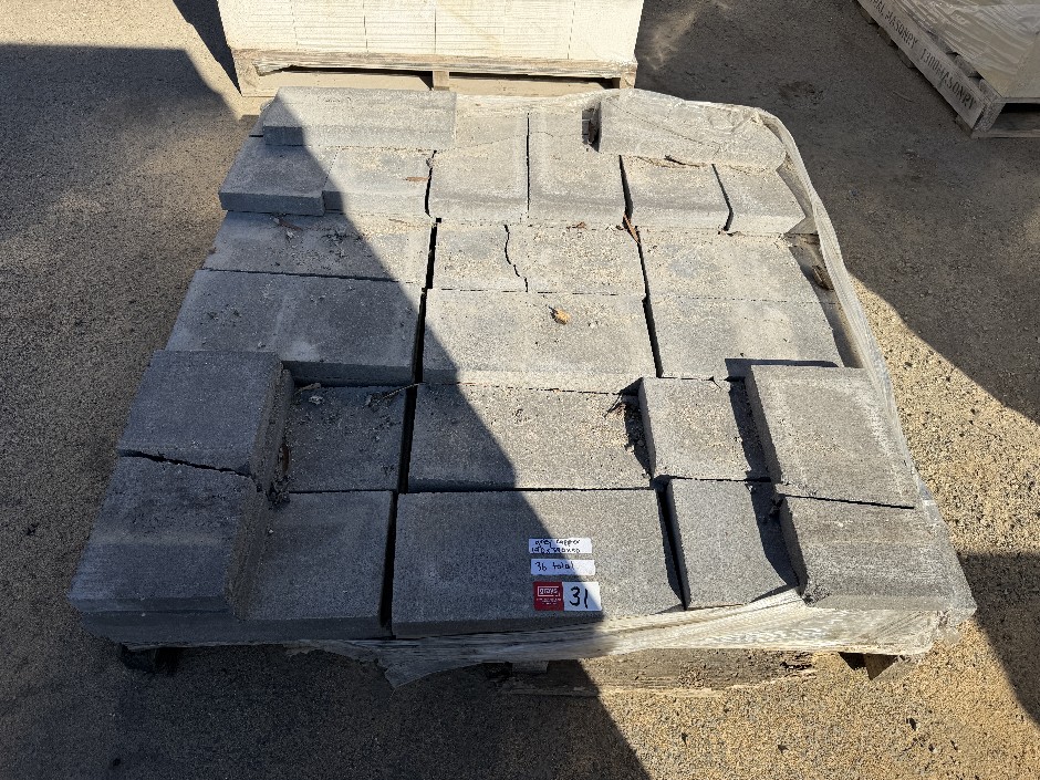 <p>Concrete Capper Blocks - Grey with Smooth Face 190mm x 390mm x 50mm(H) 3