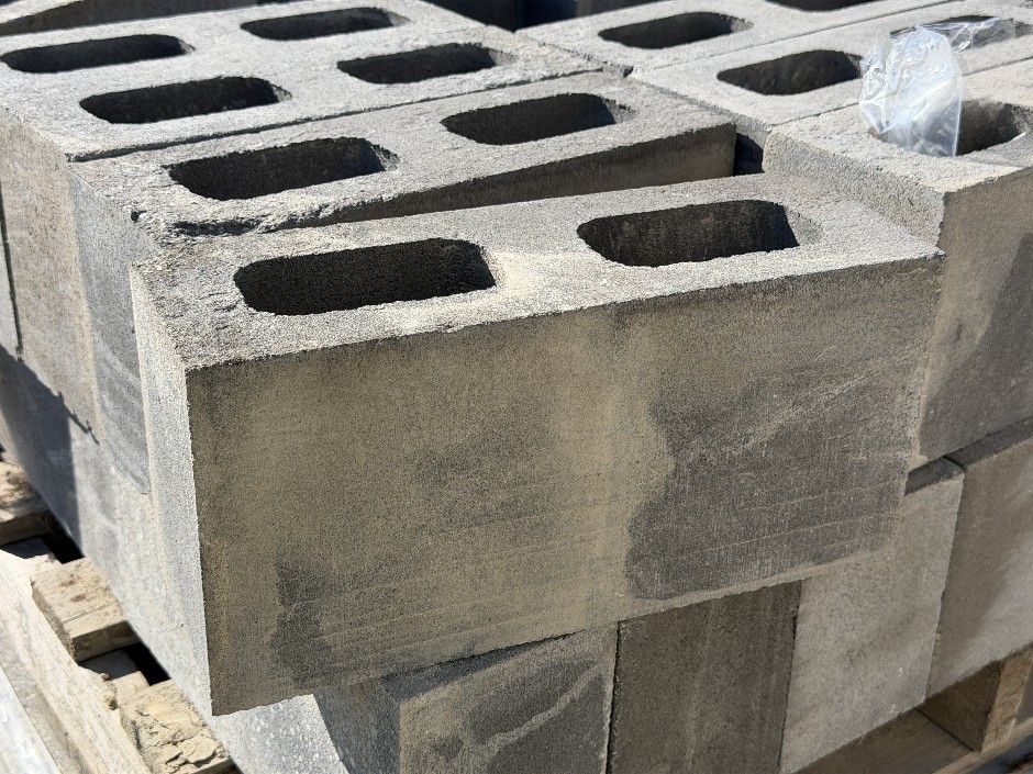 <p>Concrete Building Blocks - Code 15.01 Black with Polish Face 140mm x 390