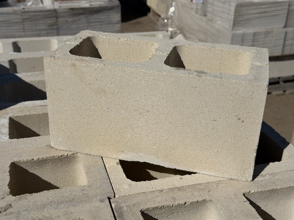 Concrete Building Blocks - Code 15.421 Cream with Smooth Face 140mm x 390mm x 190mm(H) 50 Blocks, 1 Pallet
