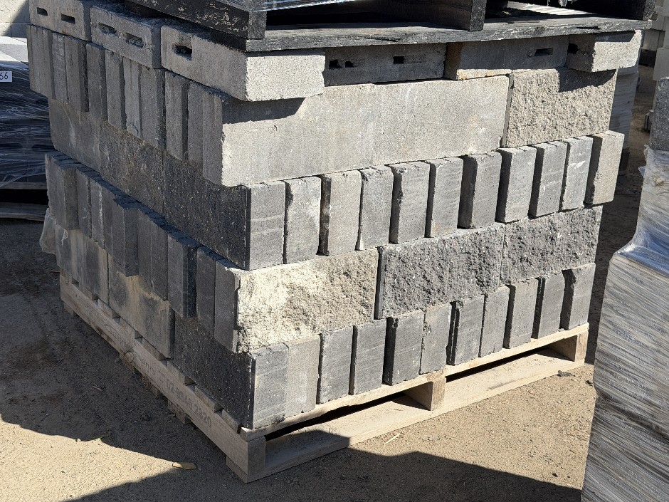 <p>Concrete Building Blocks - Code 10.01 Black with Rock Face 90mm x 390mm 