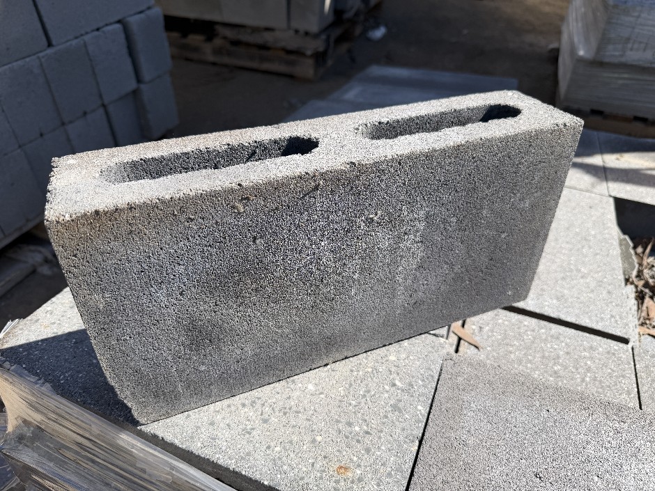 Concrete Building Blocks - Code 10.01 Black with Polish Face 90mm x 390m