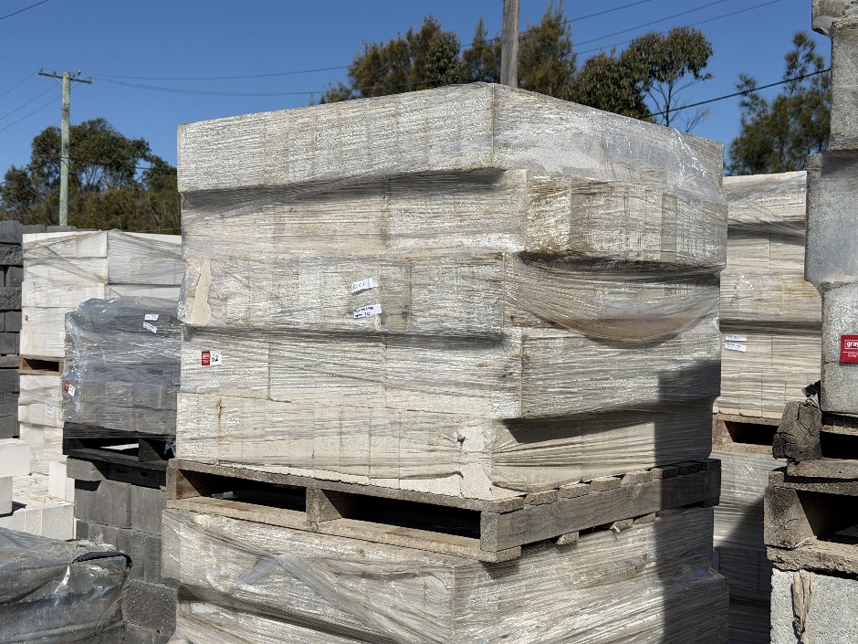<p>Concrete Building Blocks - Code 10.01 Grey with Smooth Face 90mm x 390mm