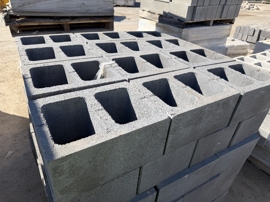 Concrete Building Blocks - Code 30.01 Grey with Smooth Face 290mm x 390m