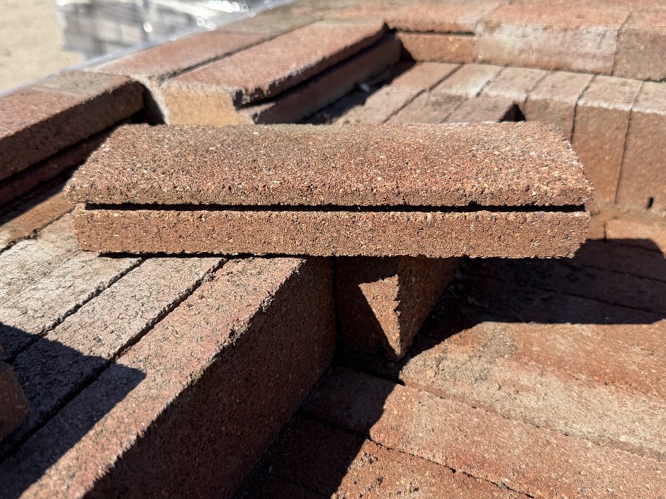 <p>Dry Press Solid Veneer Bricks</p>