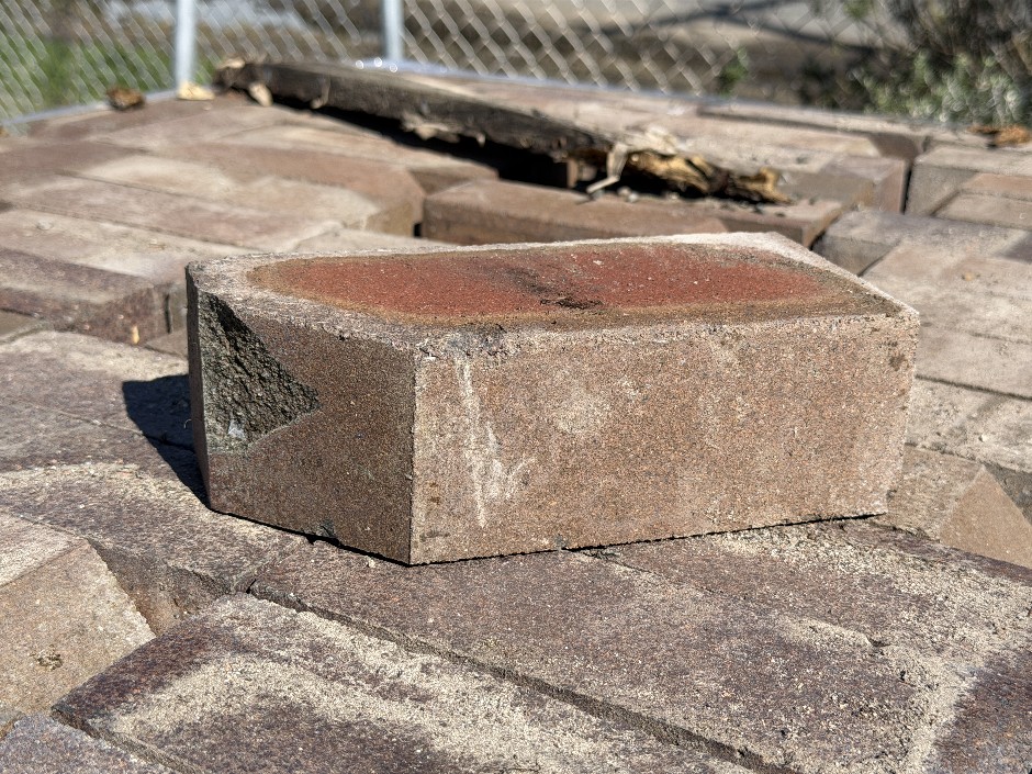 Dry Press Solid Squint Flat Bricks - Brown Finish 110mm x 235mm x 75mm 500 Bricks, 2 Pallets