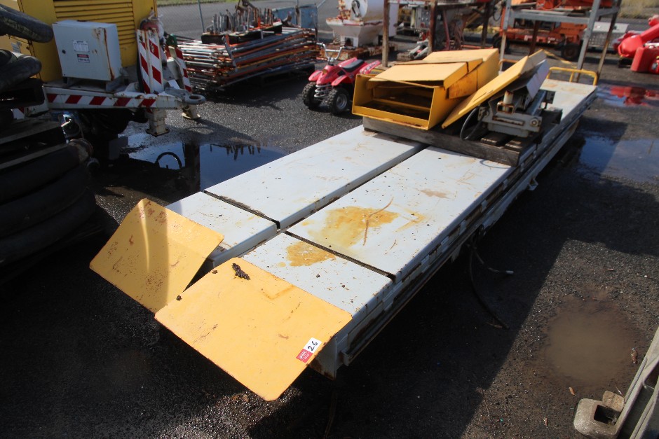 <p>Drive on car Hoist Platform</p>