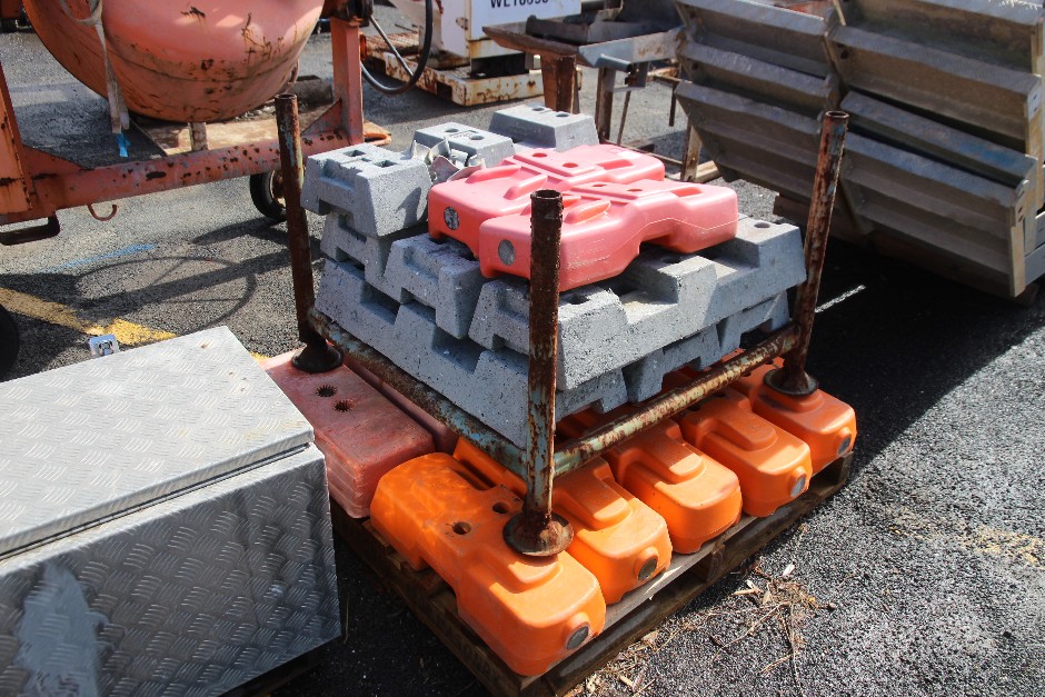 Temporary Fencing Bases (Sticker 170)