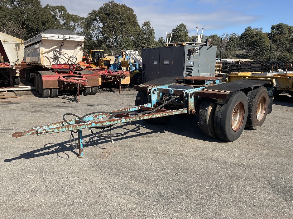 <p>1979 Boomerang Dual Axle Dolly</p>