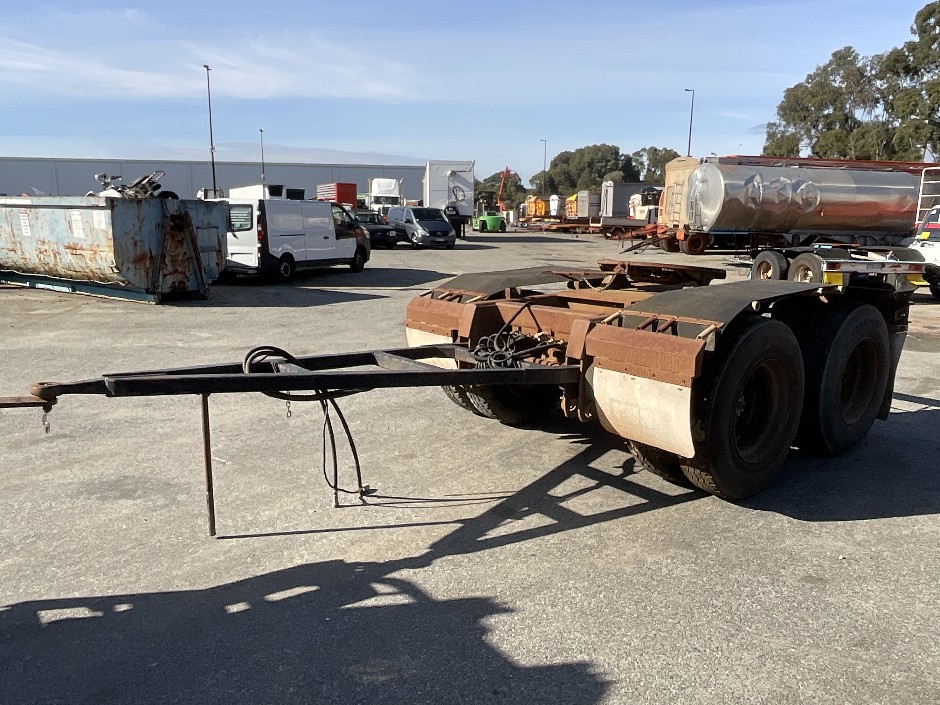 <p>1991 Loadmaster Dual Axle Dolly</p>