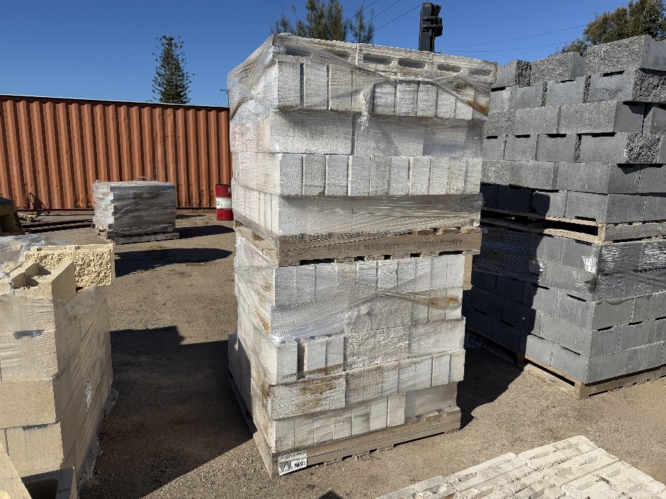 Concrete Building Blocks - Code 10.01 White with Smooth Face 90mm x 390mm x 190mm(H) 270 Blocks, 2 Pallets