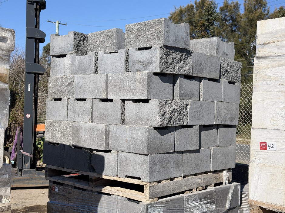 Concrete Building Blocks - Code 30.421 Black with Rock Face 290mm x 390m