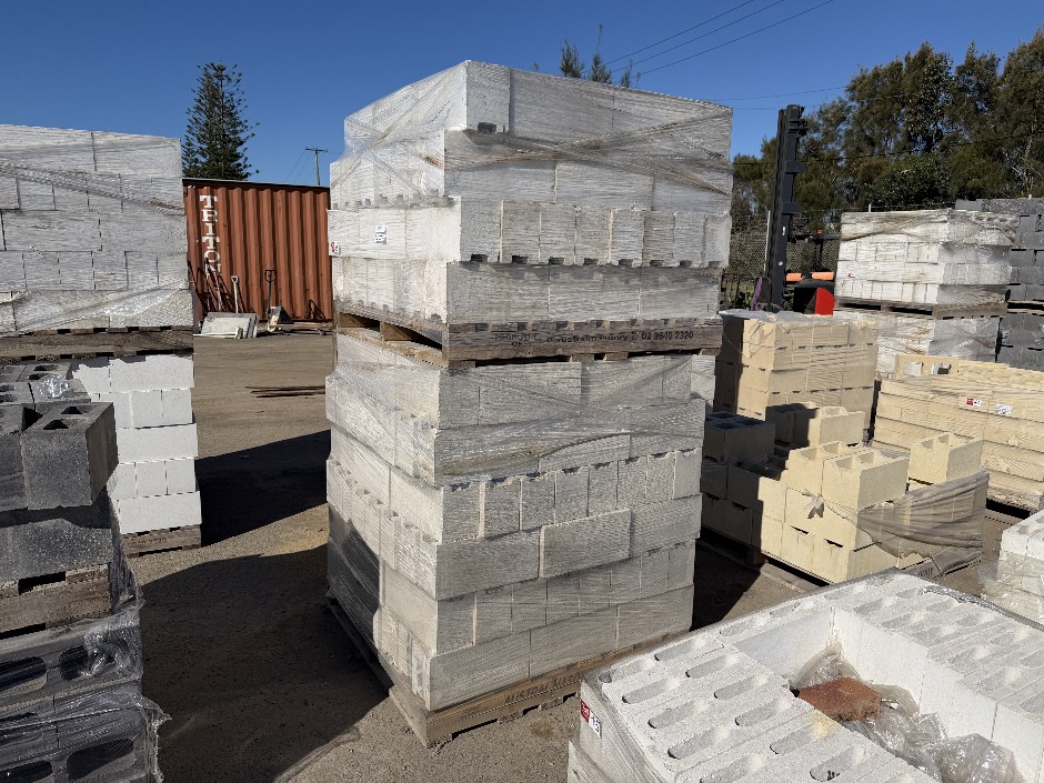 Concrete Building Blocks - Code 15.421 White with Smooth Face 140mm x 390mm x 190mm(H) 240 Blocks, 2 Pallets
