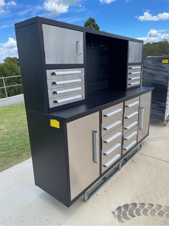 <p>18 Drawer Stainless Steel Tool Cabinet / Work Bench (7ft)(Unused)</p>