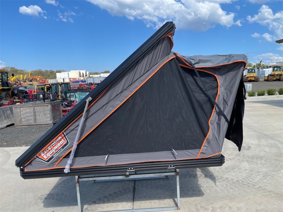<p>Roof Top Tent (Unused)</p>