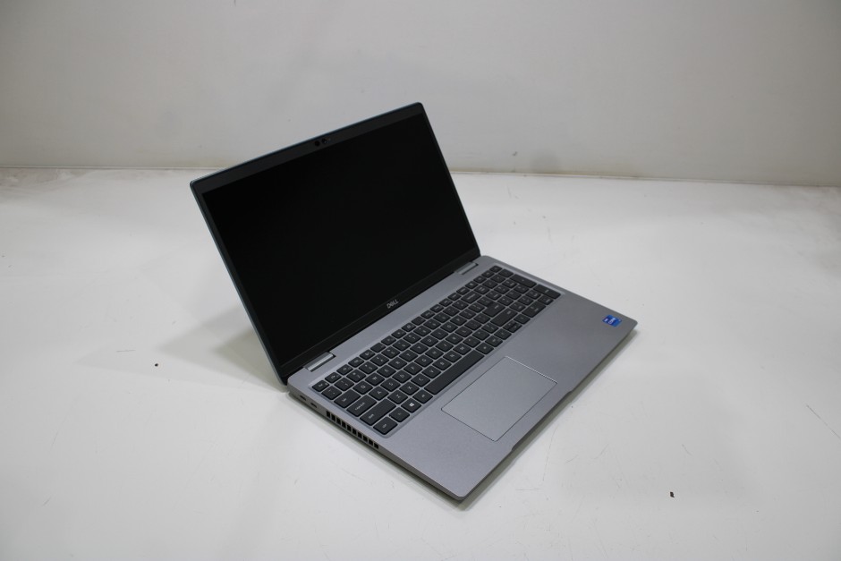 <p>DELL LATITUDE 5520</p>