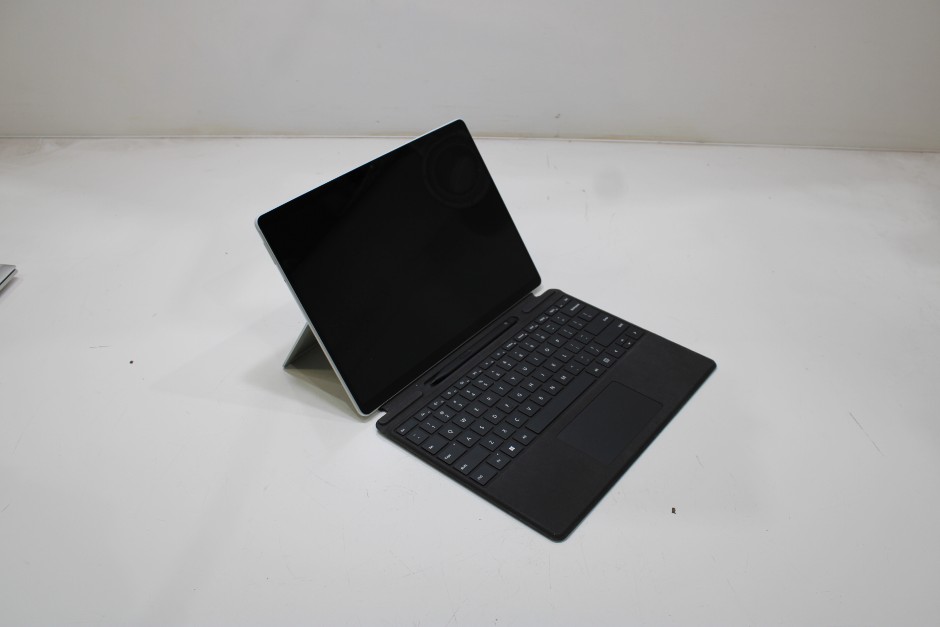 MICROSOFT SURFACE PRO 8 1982