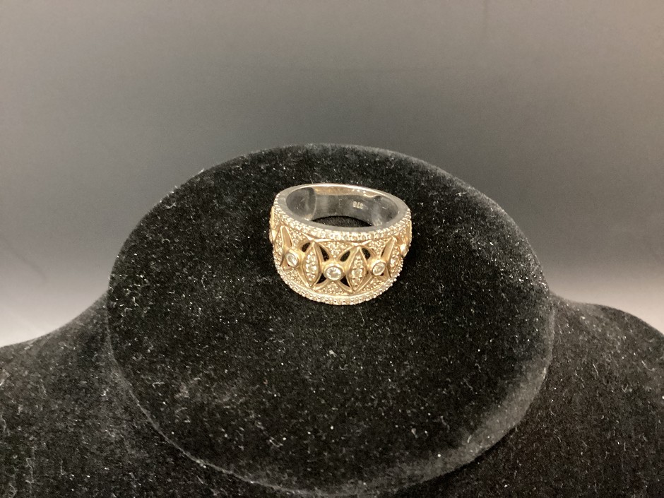 1 X Stamped 9ct White Gold, 2 Tone Diamond Band Ring