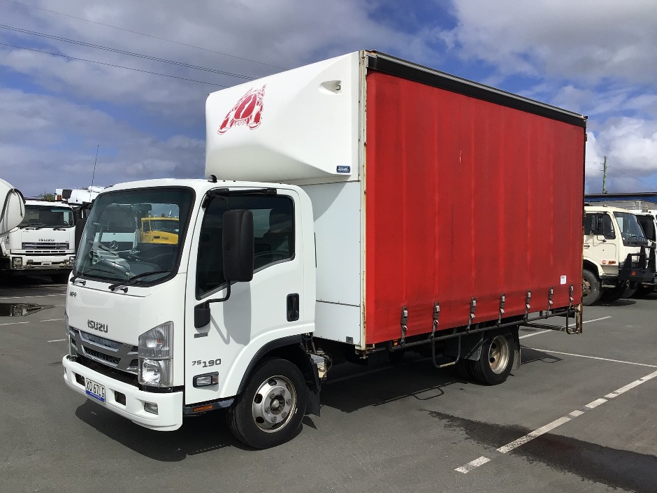 <p>2020 Isuzu NPR 4x2 Curtainsider Truck</p>