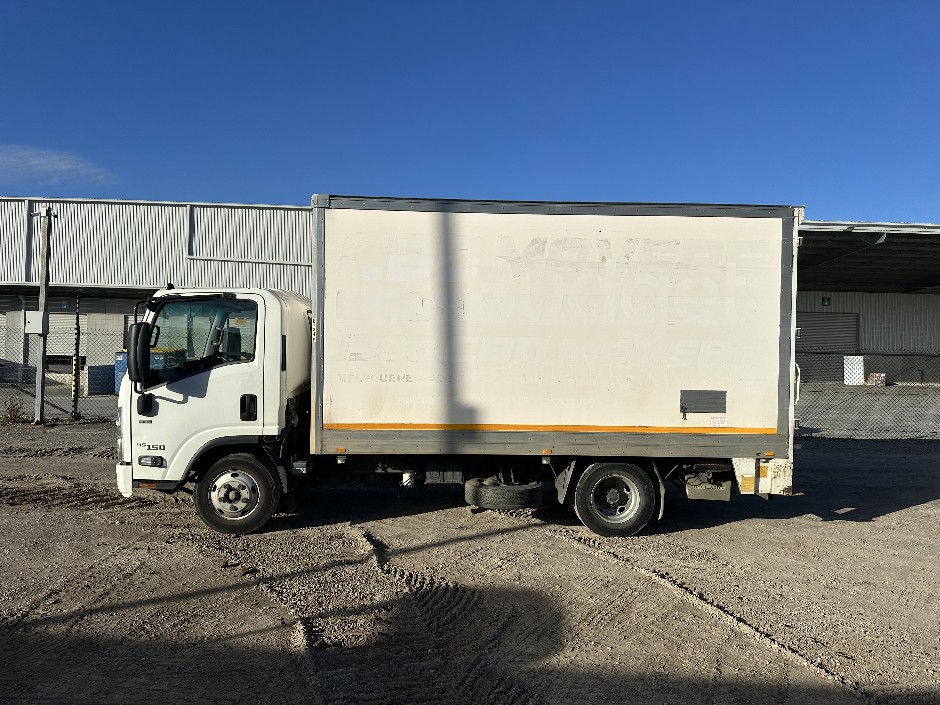 <p>2015 Isuzu NNR 45-150 4x2 Pantech Truck</p>