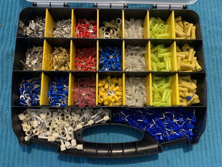 Medium Quality Carry Case with Various Connectors (Unused)