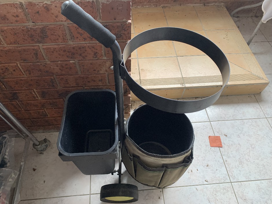 <p>1 x Garden Caddy Including Buckets</p>