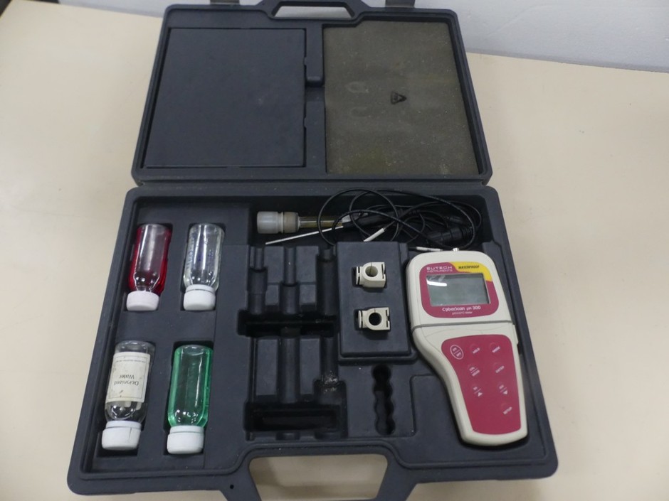 pH / mV meter waterproof portable with auto calibration ATC