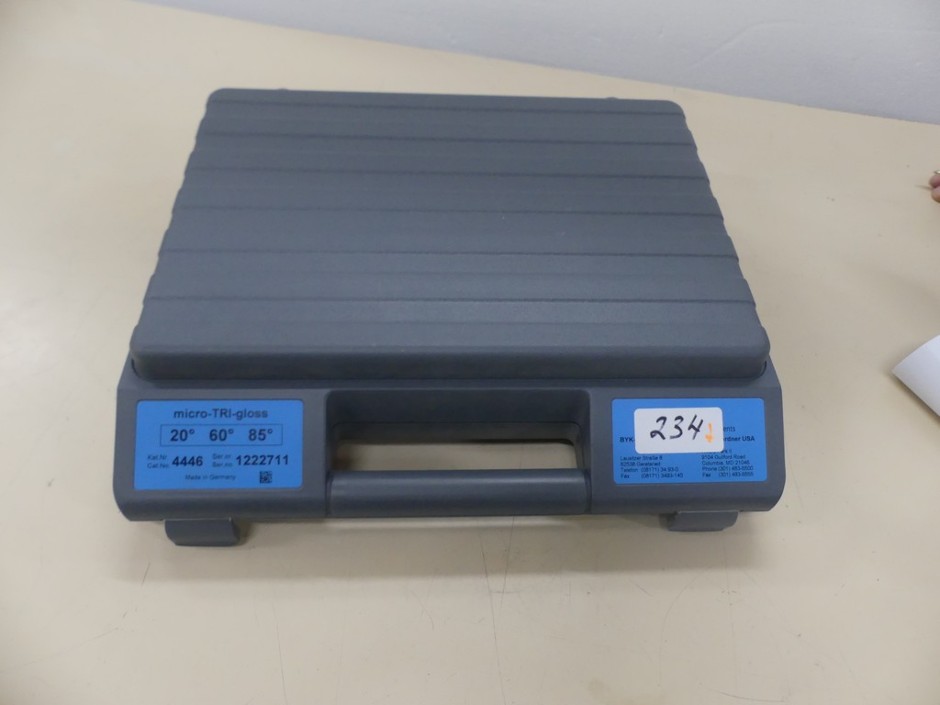 Gloss Meter Portable Tri Angle 20, 60 & 85 Degrees with S/W & Accessories