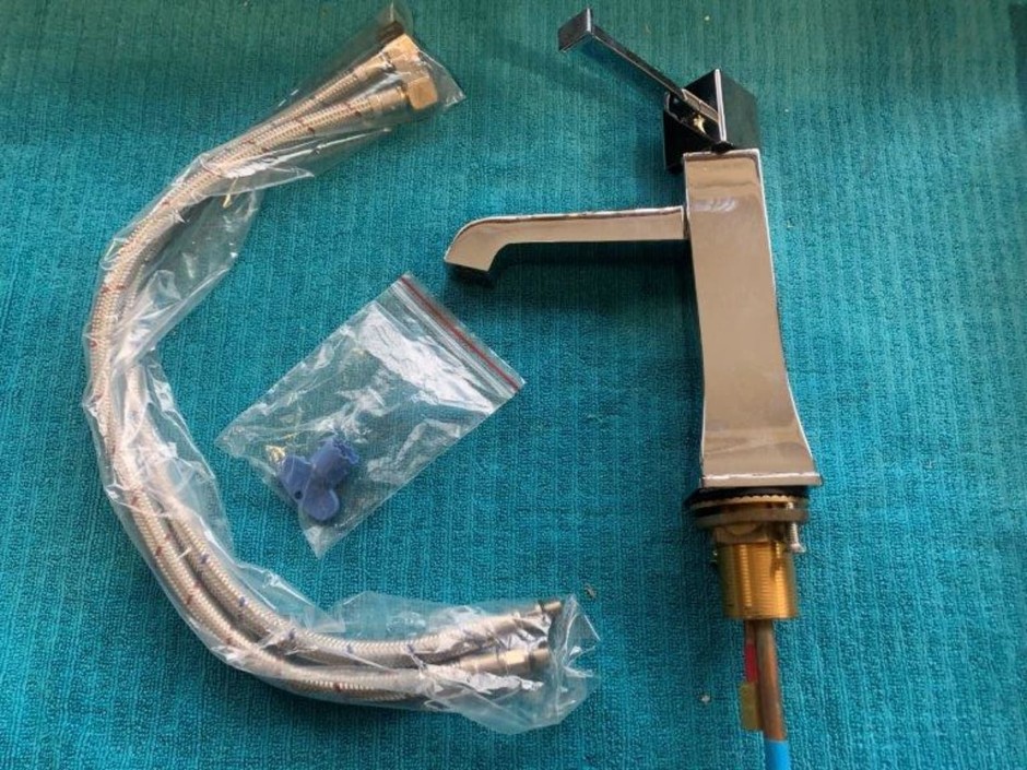 1 x Simply Inspiring Basin Mixing Tap (Unused)