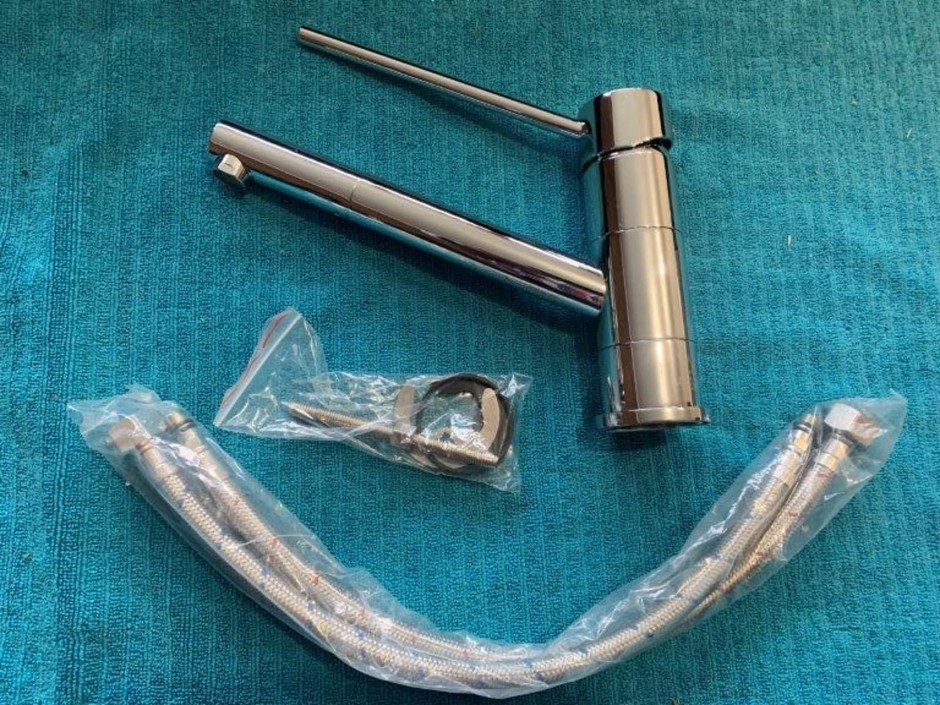 1 x Swivel Basin Mixing Tap (Unused)