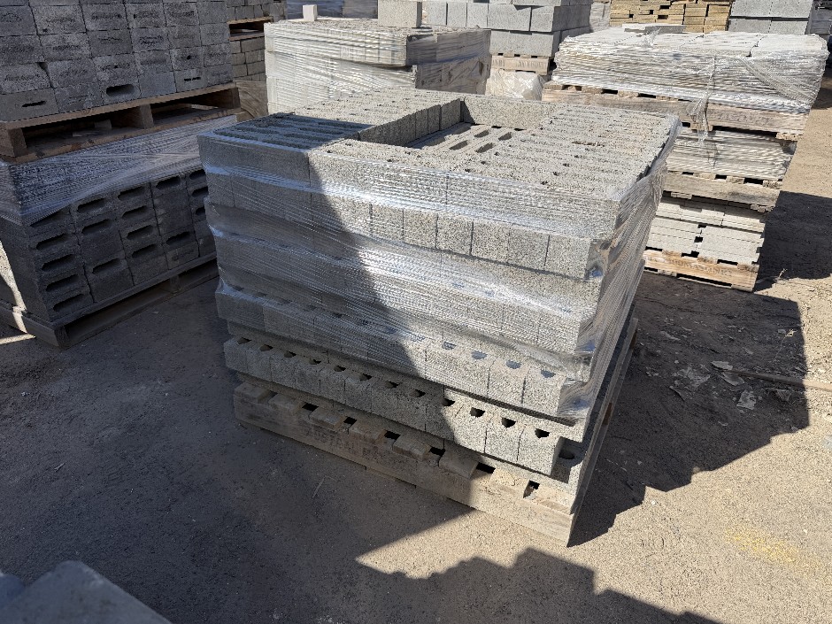 <p>Concrete Building Blocks - Code 10.71 Grey with Smooth Face 90mm x 390mm