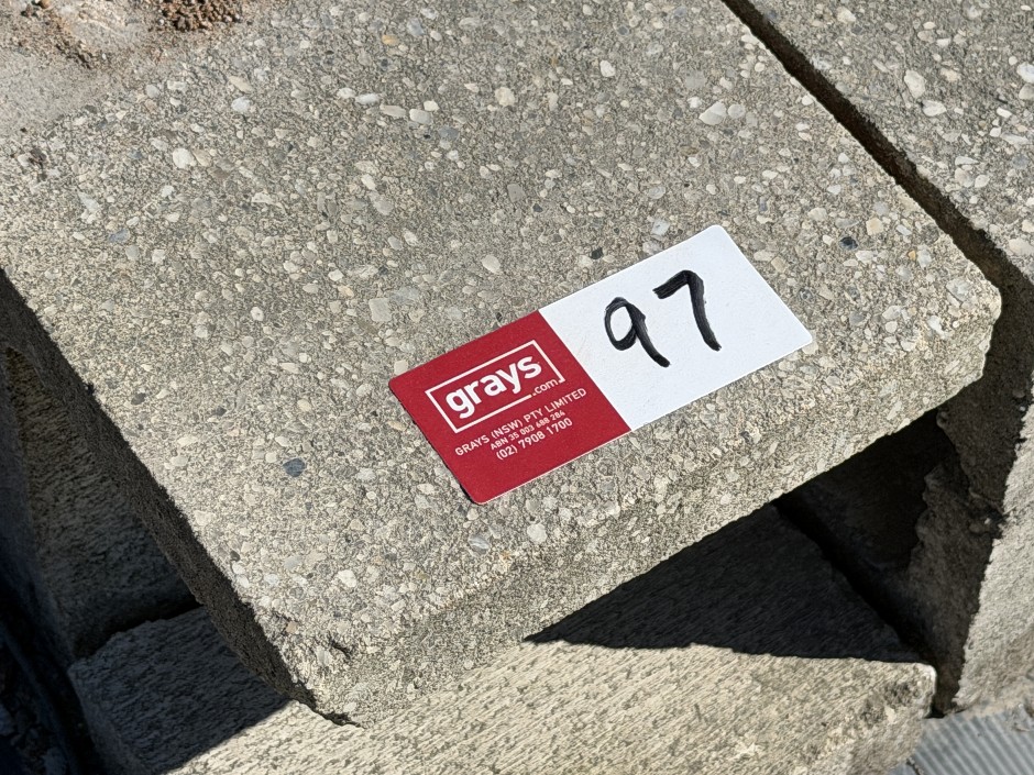 Concrete Building Blocks - Code 20.01 Grey with Polish Face 190mm x 390m