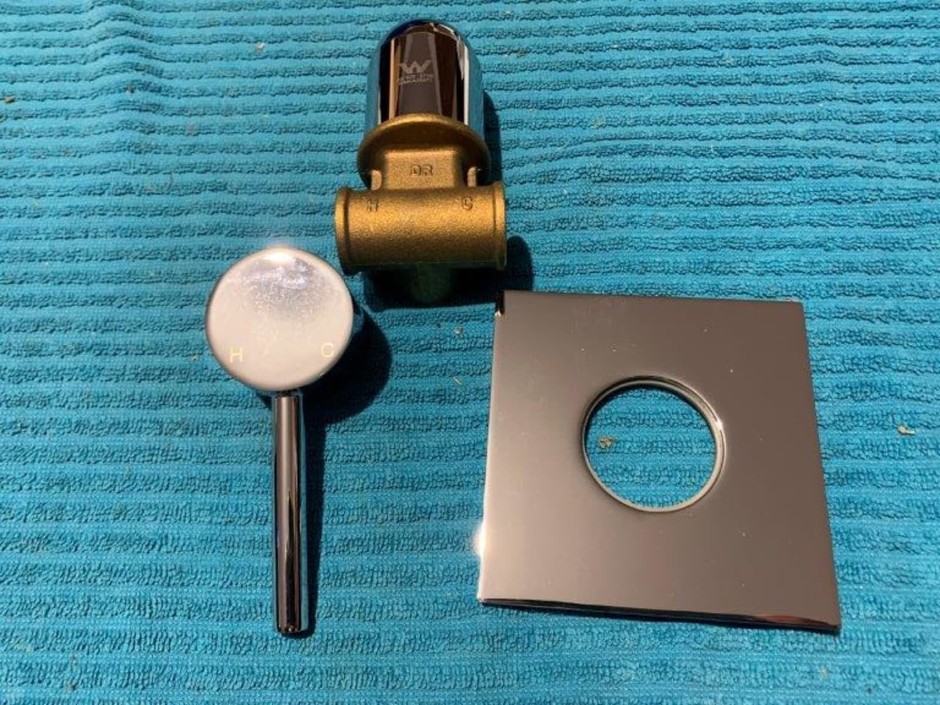 <p>1 x Concealed Shower Mixer with 35mm Diameter Cartridge (Unused)</p>