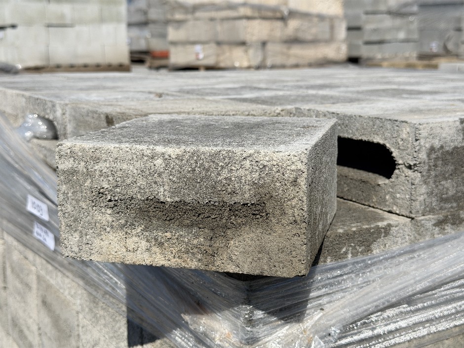 <p>Concrete Building Blocks - Code 10.03 Grey with Smooth Face 90mm x 190mm