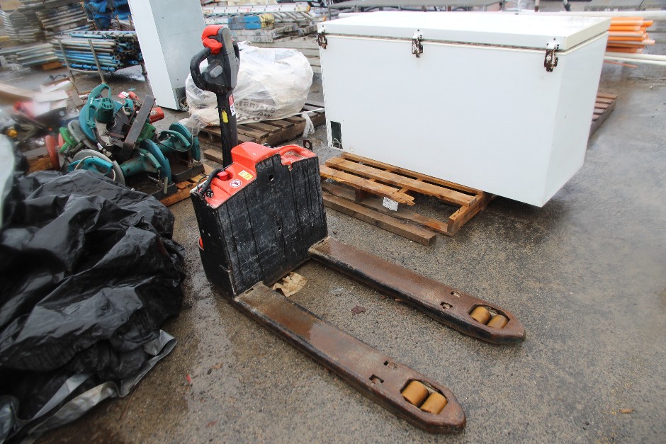 <p>WPL20 Electric Pallet Jack</p>