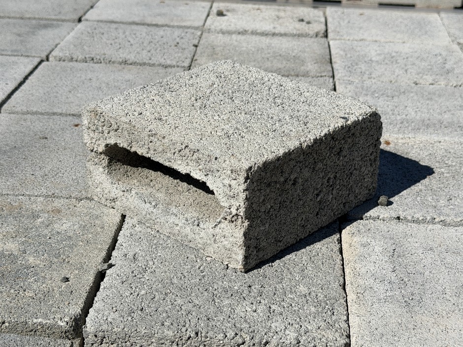 <p>Concrete Building Blocks - Code 10.03 Grey with Smooth Face 90mm x 190mm