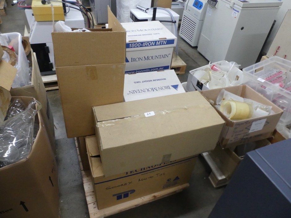 <p>Pallet Quantity of Centrifuge Plastic Tubes 15 & 50ml, Falcon Tubes and 