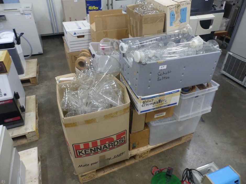 <p>Laboratory Glassware (Pallet)</p>