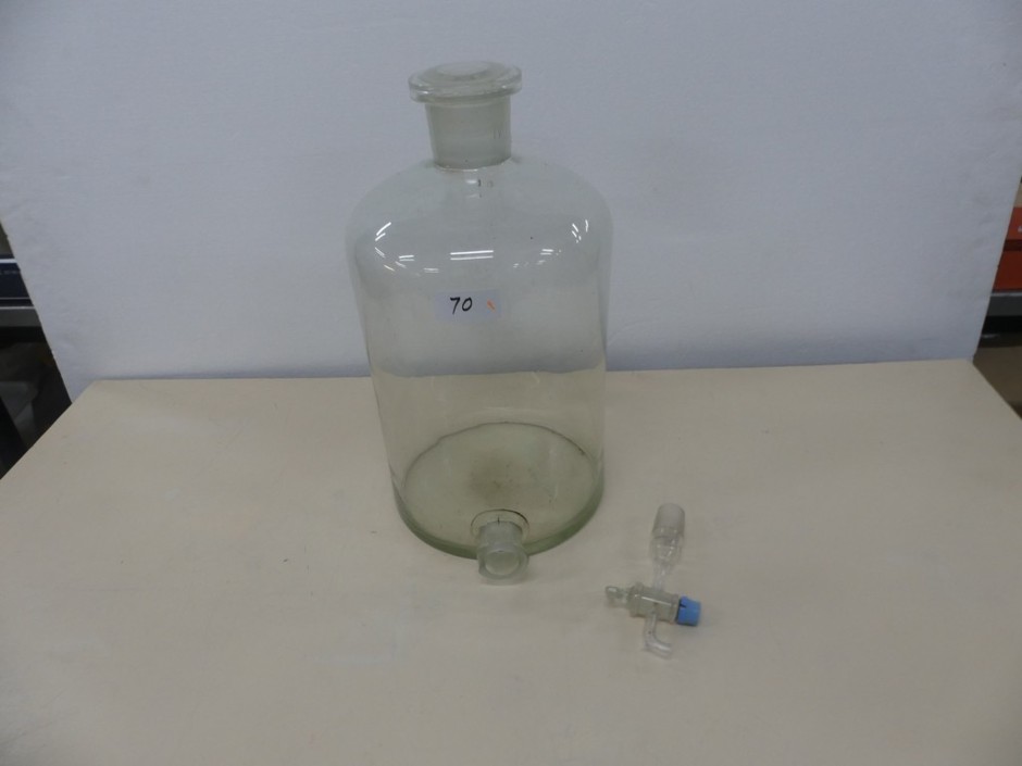<p>Aspirator Bottle 10 Litre Capacity with Ground Glass Tap & Stopper</p>
