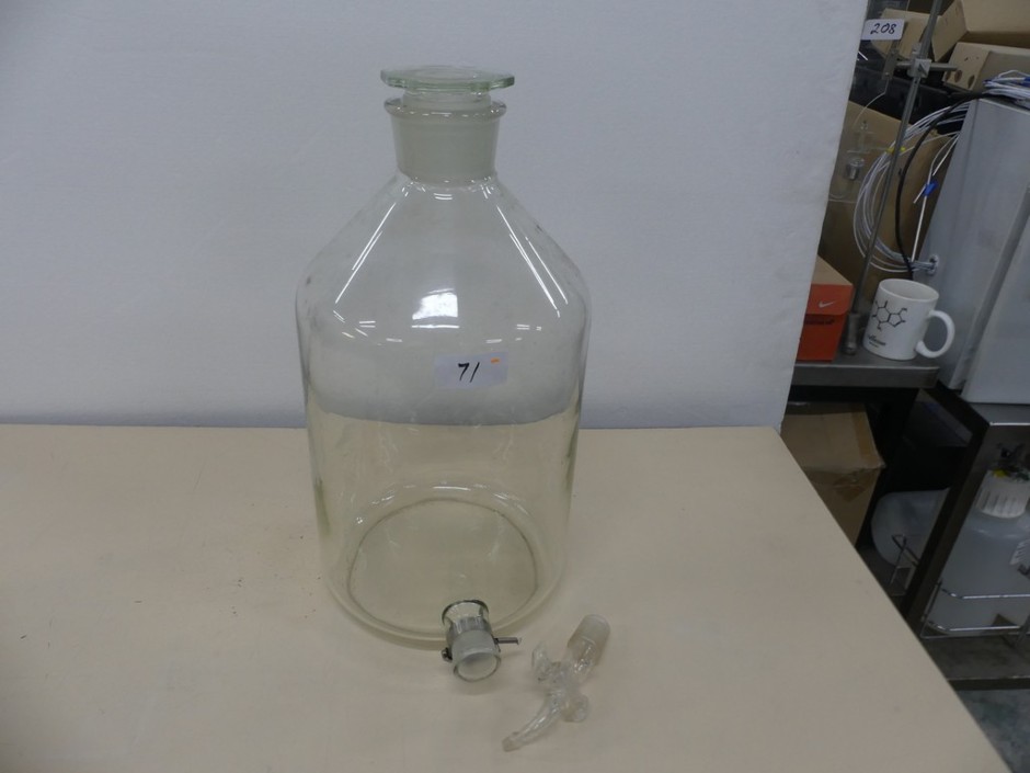 <p>Aspirator Bottle 10 Litre Capacity with Ground Glass Tap & Stopper</p>