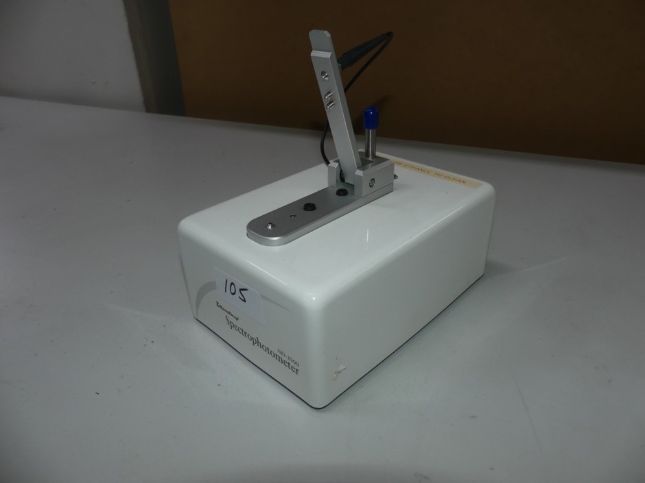 <p>Nano Spectrophotometer, Range 220 - 750 nm on 1ul Sample</p>