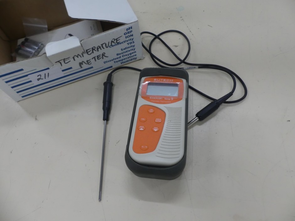 Temperature meter -40 to 125C with min / max display hold function