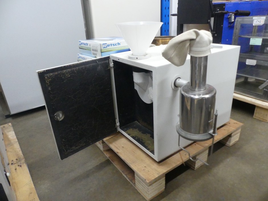 <p>Hammer Type Cyclone Mill with Integrated Soundproof Casing</p>