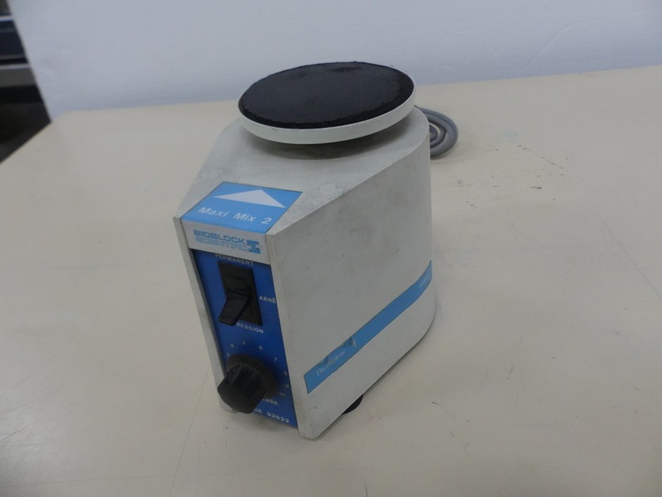 <p>Pad Vortex Mixer Variable Speed Control with Pulse/Continous Mode</p>