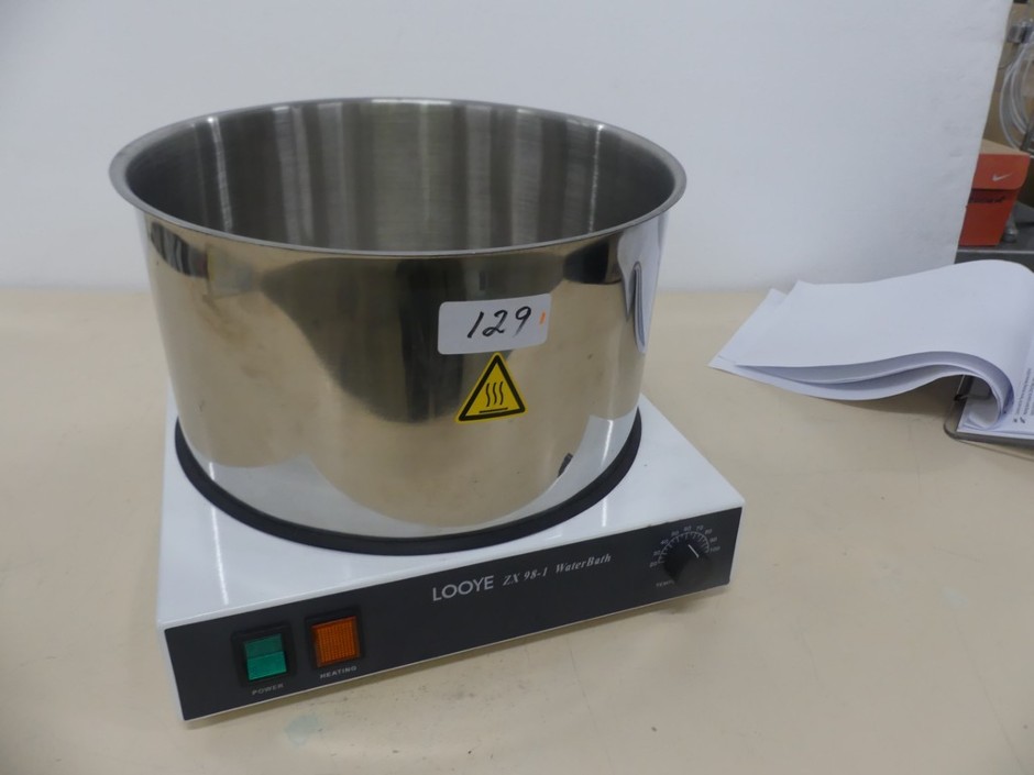<p>Water Bath Static 5 Litre Capacity with Thermostat Control To 90C</p>